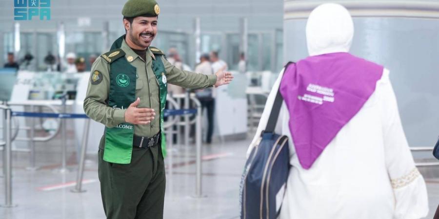 جوازات مطار جدة تستقبل أولى رحلات ضيوف الرحمن من أذربيجان