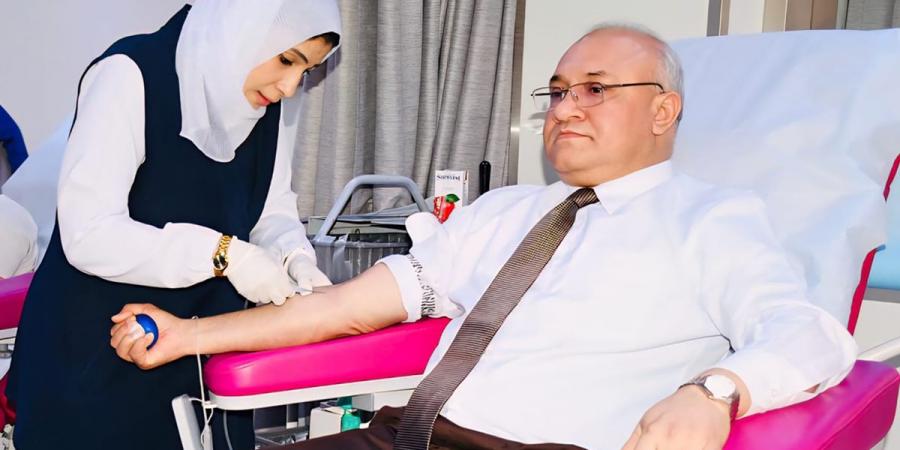 الجالية البنغلادشية تتبرع بالدم لمصابي المطار